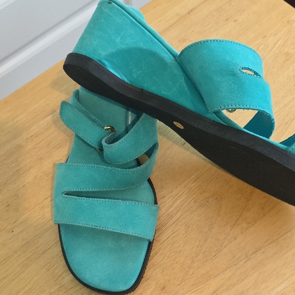 Almalfi by Rangoni - Turquoise Suede Women's Sandals - Picture 4 of 8